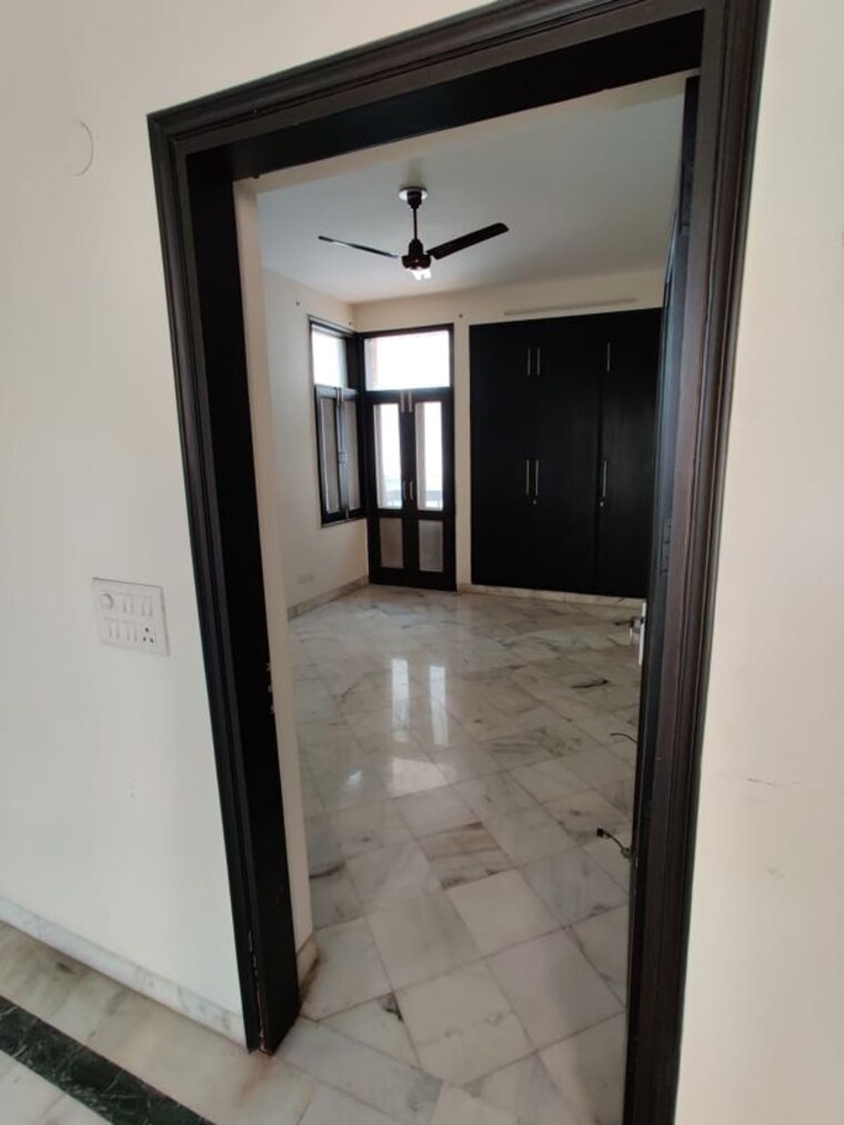 Room, defence colony 3 Bedroom 2925 Sq.Ft. Builder Floor In Defence Colony Delhi 10349428