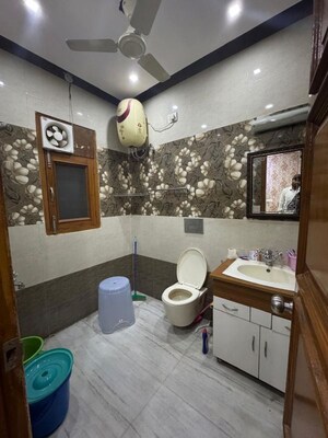 Bathroom in 3.5 BHK Builder Floor at Sector 35 – for Rent