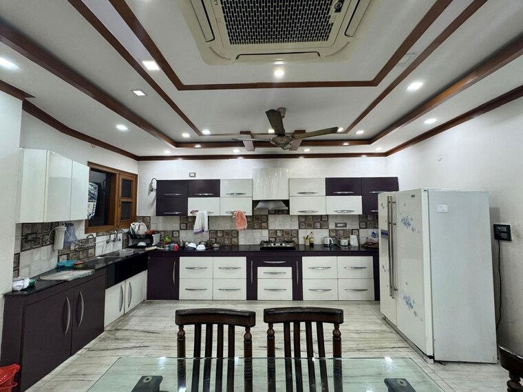 Kitchen, sector 35 3.5 Bedroom 2500 Sq.Ft. Builder Floor In Sector 35 Chandigarh 10349430