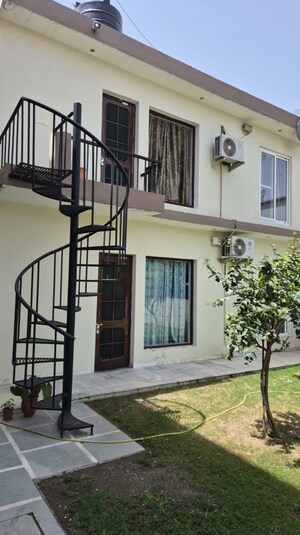 Balcony in 1 BHK Builder Floor at Sector 37 – for Rent