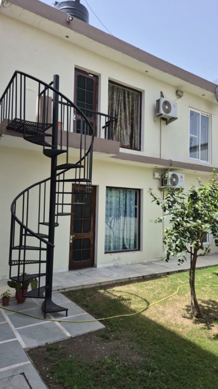 Balcony, sector 37 1 Bedroom 800 Sq.Ft. Builder Floor In Sector 37 Chandigarh 10349474