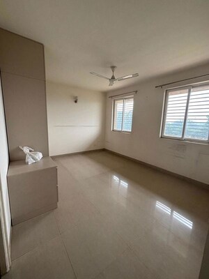 Room in 4 BHK Apartment at Emaar Emerald Floors Premier, Sector 65 – for Rent