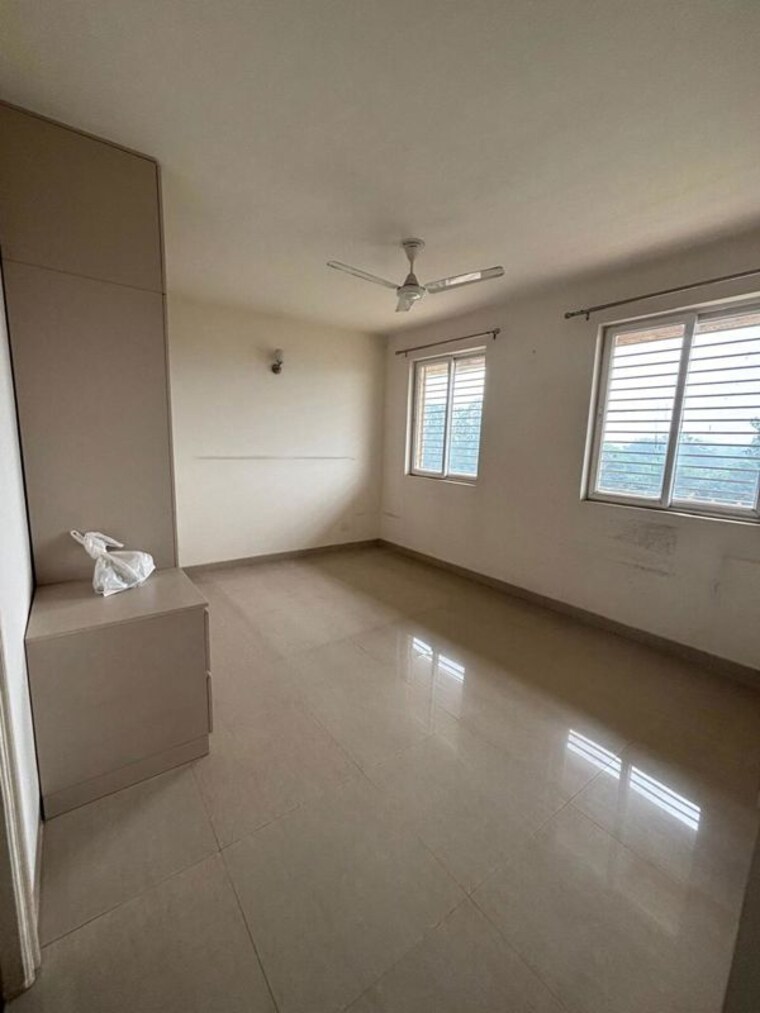 Room, emaar-emerald-floors-premier 4 Bedroom 1975 Sq.Ft. Apartment In Sector 65 Gurgaon 10349489