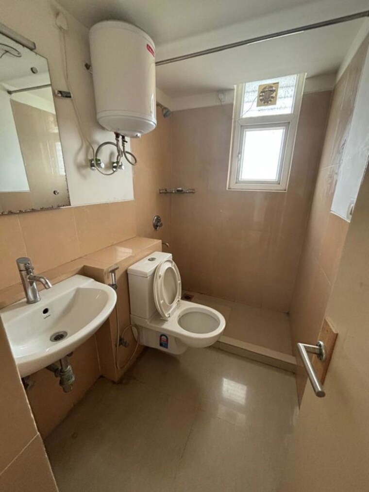 Bathroom, emaar-emerald-floors-premier 4 Bedroom 1975 Sq.Ft. Apartment In Sector 65 Gurgaon 10349489