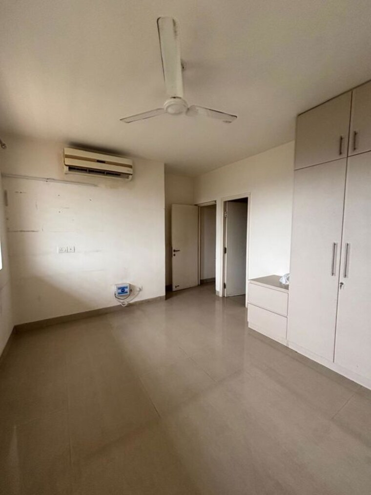 Room, emaar-emerald-floors-premier 4 Bedroom 1975 Sq.Ft. Apartment In Sector 65 Gurgaon 10349489