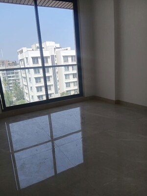 Room in 3 BHK Apartment at Bharat Primavistas, Vile Parle West – for Rent