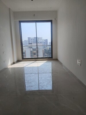 Room in 3 BHK Apartment at Bharat Primavistas, Vile Parle West – for Rent