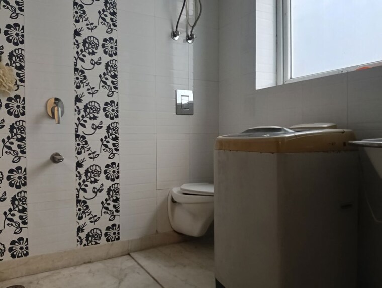 Bathroom, safdarjung enclave 2 Bedroom 1350 Sq.Ft. Builder Floor In Safdarjung Enclave Delhi 10349502