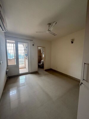 Room in 4 BHK Apartment at Emaar Emerald Floors Premier, Sector 65 – for Rent
