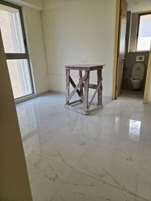 Room in 3 BHK Apartment at Lodha Bel Air, Jogeshwari West – for Rent