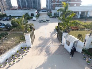 Parking in 3 BHK Apartment at Ambika Florence Park, North Mullanpur – for Sale