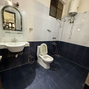 Team Area in 3 BHK Builder Floor at Sector 23 – for Rent