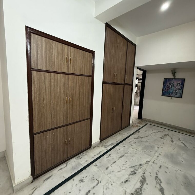 Room, sector 23 3 Bedroom 360 Sq.Ft. Builder Floor In Sector 23 Gurgaon 10349588