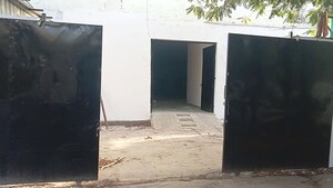 Room in  Showroom at Mahanagar – for Rent
