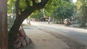 Parking in  Showroom at Mahanagar – for Rent