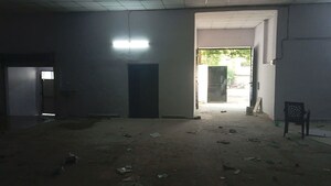 Room in  Showroom at Mahanagar – for Rent