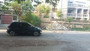 Parking in  Showroom at Mahanagar – for Rent