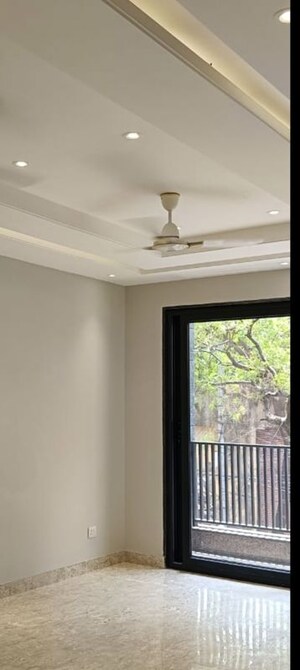 Room in 3 BHK Builder Floor at Chittaranjan Park – for Sale