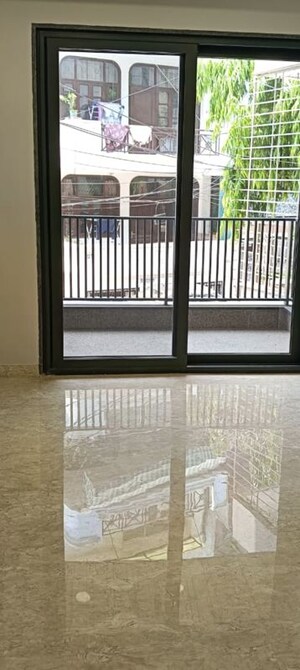 Room in 3 BHK Builder Floor at Chittaranjan Park – for Sale