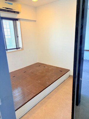 Room in 3 BHK Apartment at Romell Serenity, Oshiwara – for Rent