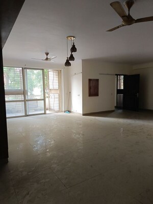 Room in 4 BHK Builder Floor at Unitech Woodstock Floors, Sector 50 – for Sale