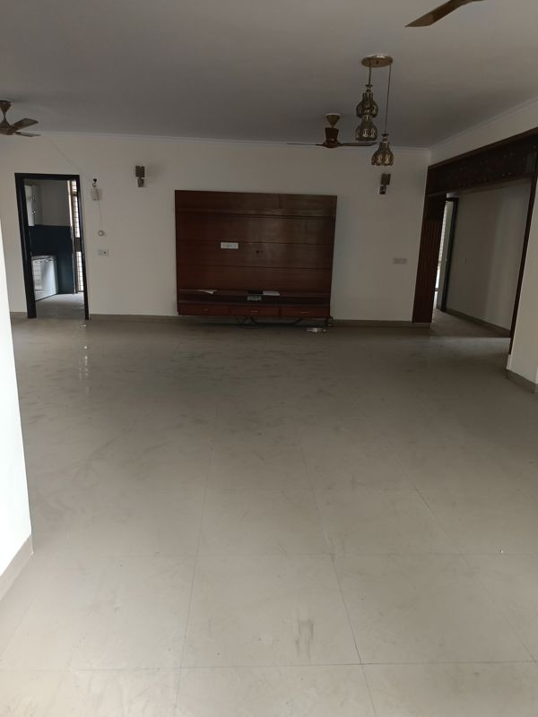 4 BHK + Servant Room 4500 Sq.Ft. Builder Floor in Unitech Woodstock Floors