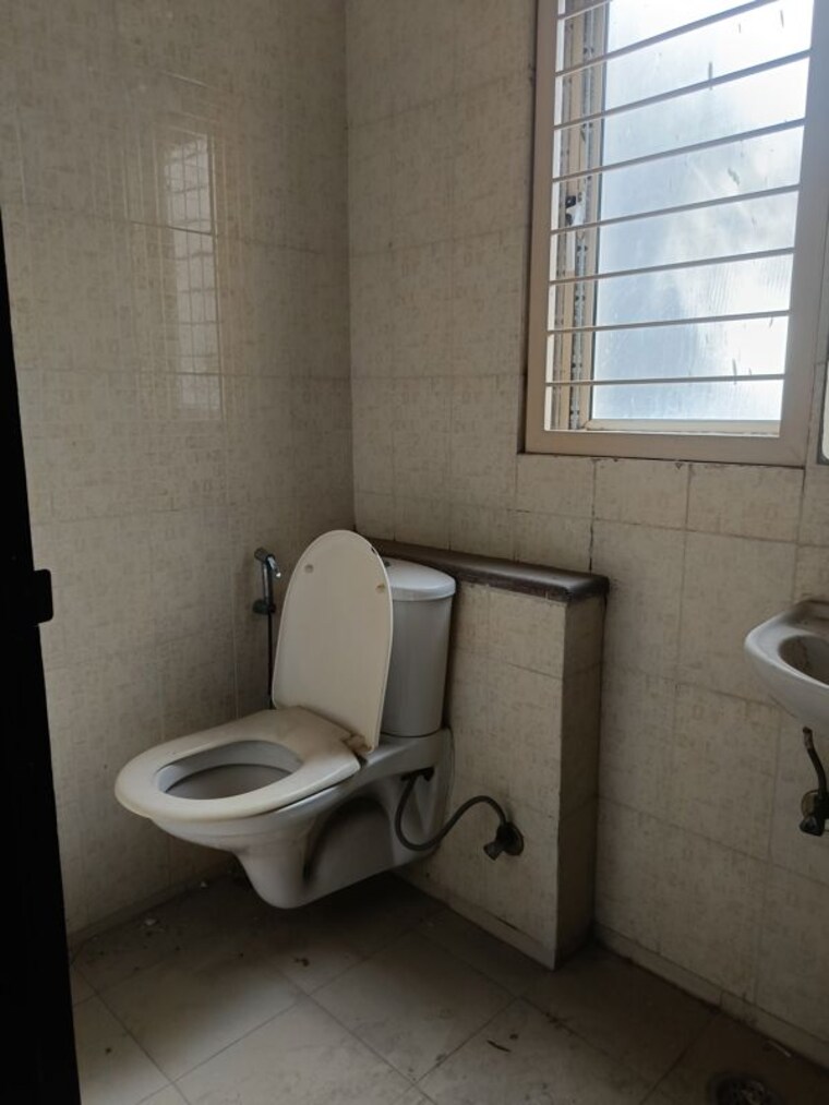 Bathroom, unitech-woodstock-floors 4 Bedroom 4500 Sq.Ft. Builder Floor In Sector 50 Gurgaon 10349688
