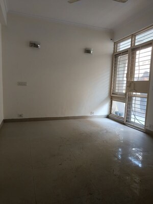 Room in 4 BHK Builder Floor at Unitech Woodstock Floors, Sector 50 – for Sale
