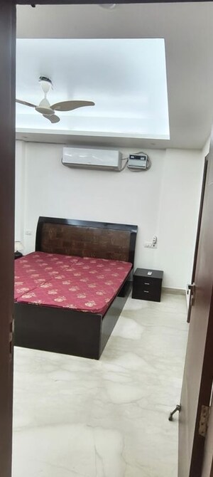 Bedroom in 3 BHK Builder Floor at Hauz Khas – for Rent