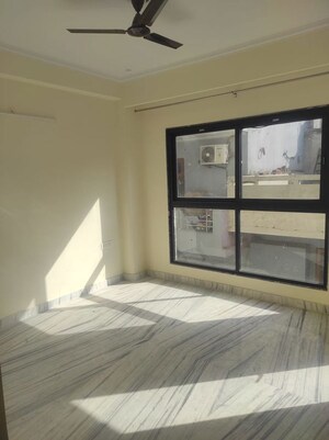 Room in 3 BHK Builder Floor at Jal Vihar Colony, Sector 46 – for Rent