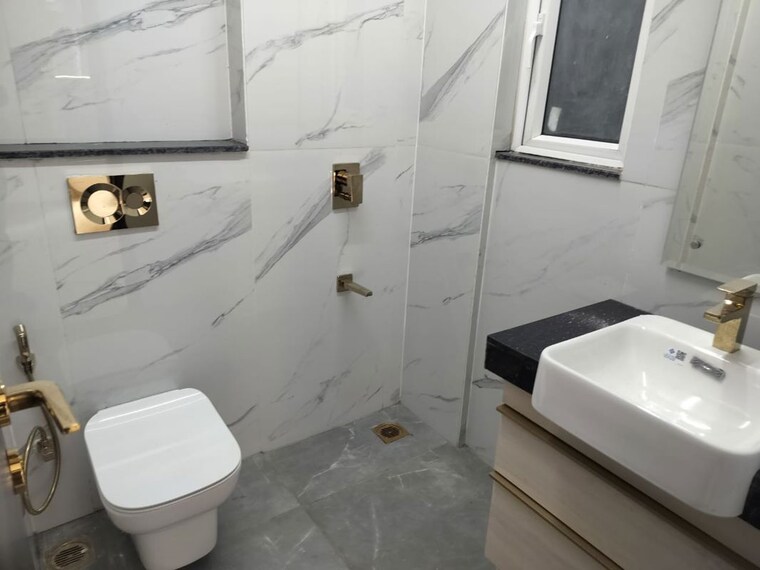 Bathroom, smart-world-orchard 2.5 Bedroom 1185 Sq.Ft. Apartment In Sector 61 Gurgaon 10349723