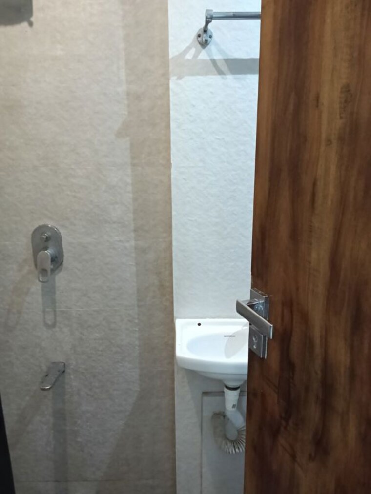 Bathroom, sindhi-society 1 Bedroom 520 Sq.Ft. Apartment In Chembur Mumbai 10349730