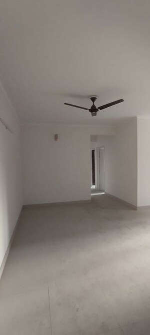 Room in 3 BHK Apartment at Pareena The Elite Residences, Sector 99 – for Rent