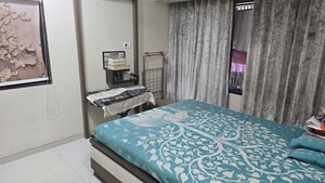 Bedroom in 2.5 BHK Apartment at Dadar West – for Rent