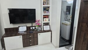 Room in 2.5 BHK Apartment at Dadar West – for Rent