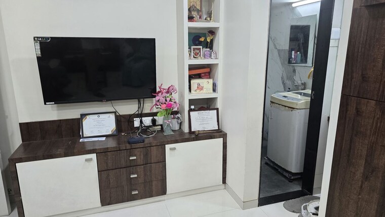 Room, dadar west 2.5 Bedroom 780 Sq.Ft. Apartment In Dadar West Mumbai 10165603