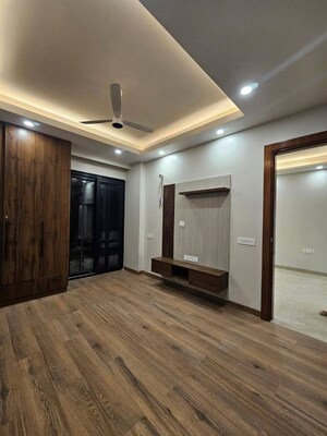 Room in 2 BHK Builder Floor at Sector 9 – for Rent