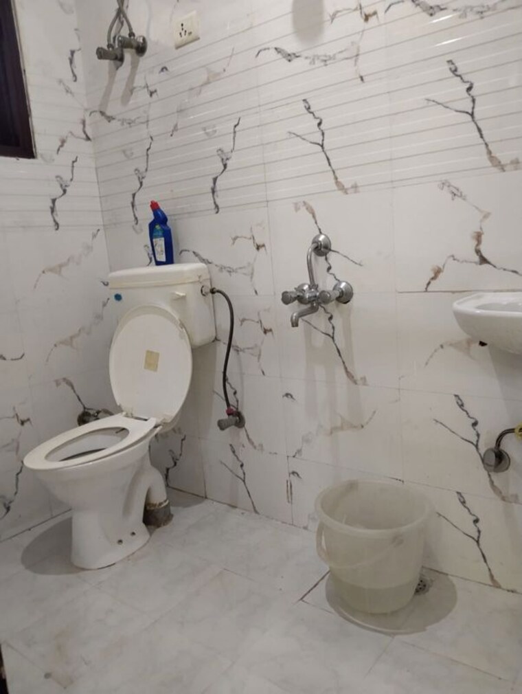 Bathroom, neb sarai 1 Bedroom 450 Sq.Ft. Builder Floor In Neb Sarai Delhi 10349766