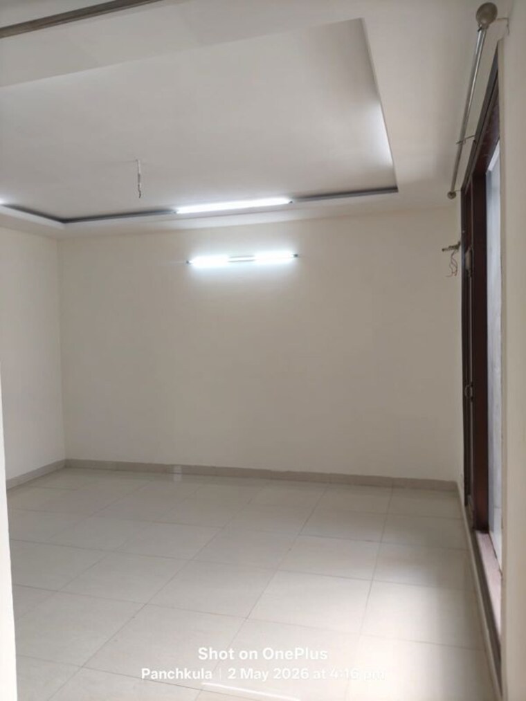 Room, sector 20 3 Bedroom 1600 Sq.Ft. Apartment In Sector 20 Panchkula 10349768