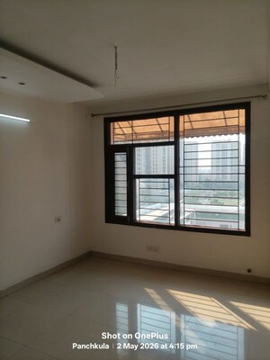 Room in 3 BHK Apartment at Sector 20 – for Sale