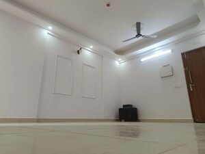 Room in 3 BHK Apartment at Signature Global City 63A, Sector 63a – for Rent