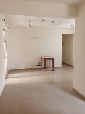 Room in 3 BHK Apartment at Sector 16c Greater Noida – for Sale