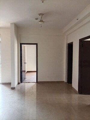Room in 3 BHK Apartment at Sector 16c Greater Noida – for Sale
