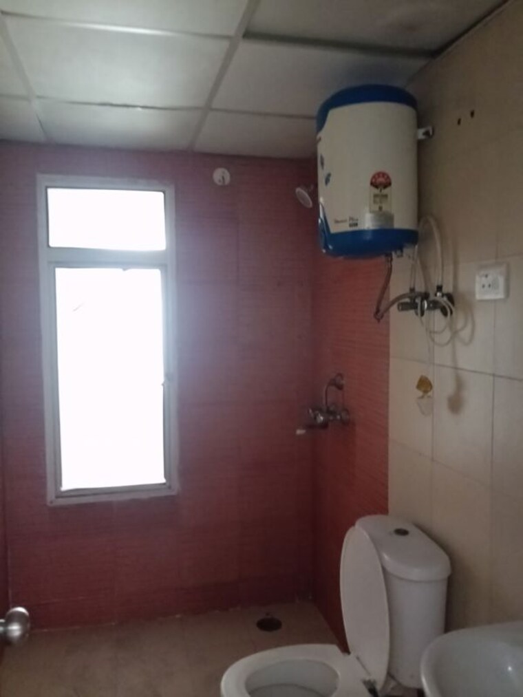 Bathroom, sector 16c greater noida 3 Bedroom 1545 Sq.Ft. Apartment In Sector 16c Greater Noida Greater Noida 10349559
