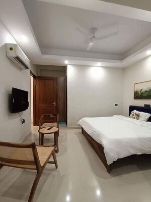 Team Area in 2 BHK Apartment at Saket – for Rent
