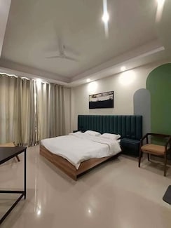 2 BHK Apartment For Rent in Saket