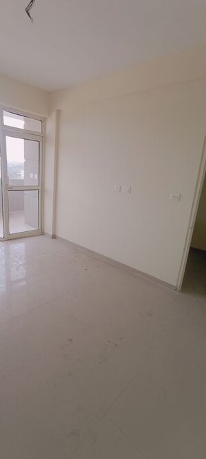 Room in 2 BHK Apartment at Pyramid Midtown, Sector 59 – for Rent