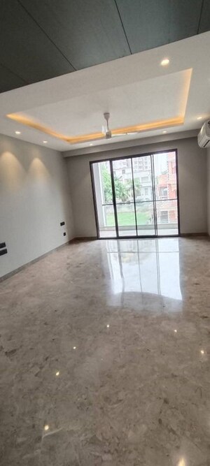 Room in 2 BHK Builder Floor at Sector 14 – for Rent