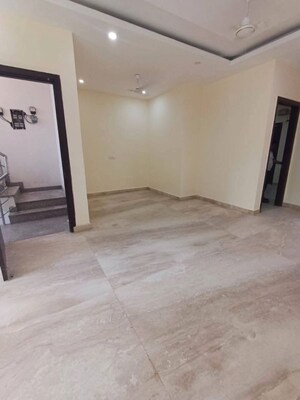 Room in 2 BHK Builder Floor at Sector 14 – for Rent