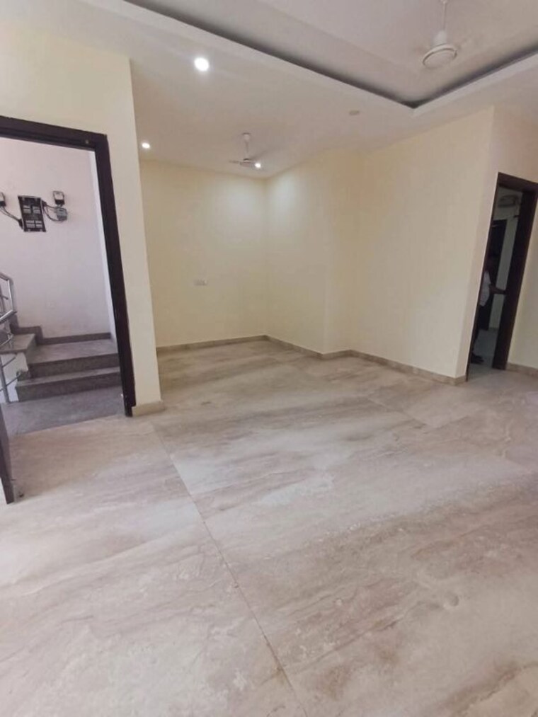 Room, sector 14 2 Bedroom 250 Sq.Ft. Builder Floor In Sector 14 Gurgaon 10349853